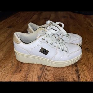 White tennis shoes size 9